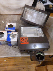 lot 92 image: Outdoor Security Lights
