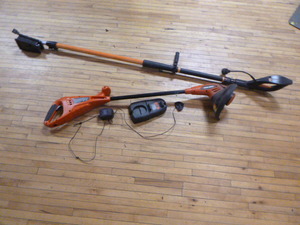 lot 102 image: Black & Decker Weed Whip