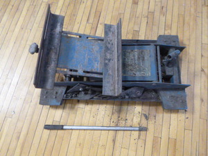 lot 103 image: Amrox Hydraulic Transmission Jack