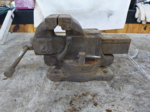 lot 116 image: Bench Vise