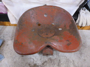 lot 118 image: Tractor Seat