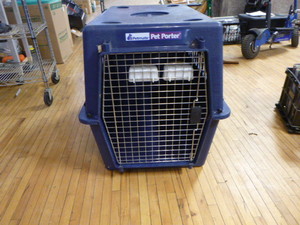 lot 132 image: Petmate Pet Porter