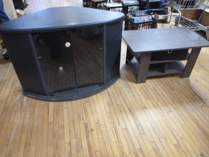 lot 133 image: TV Stand and Coffee Table