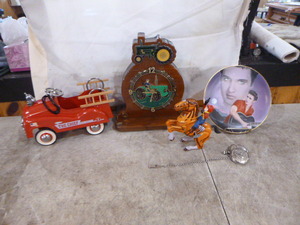 lot 162 image: Trinkets