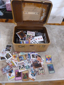 lot 173 image: Small Case of Sports Cards