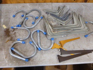 lot 187 image: Shelf Brackets