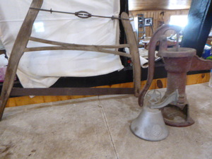 lot 189 image: Vintage Items