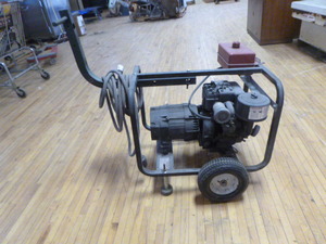 lot 196 image: Generac S4000 Generator