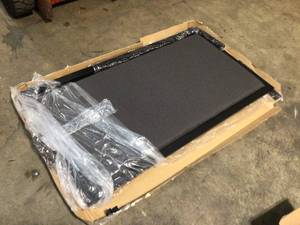 lot 5 image: Metal Platform Bed Frame Customer Returns See Pictures