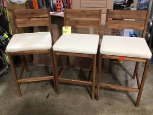 lot 17 image: 3 Outdoor Dining Chairs with White Cushions Customer Returns See Pictures