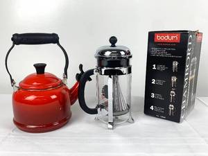 lot 201 image: Le Creuset Red Tea Kettle & Chamboard French Press