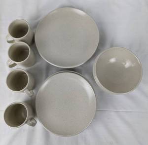 lot 302 image: Cream Stoneware Dish Set - The Khaki Collection  Calvin Klein Swid Powell
