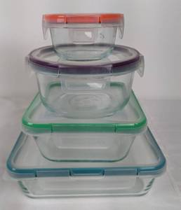 lot 303 image: Snapware 16-Piece Pyrex Lidded Food Storage Container Set