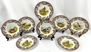 lot 56 image: Spode Woodland Dish Set and 12 Bordallo Pinheiro Salad Plates