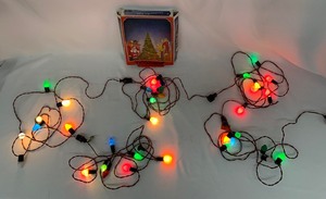 lot 57 image: Working Set of Five 1950s-1960s Large-Bulb Christmas Light Strings in Vintage Box - 52 Long- Kenco