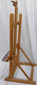 lot 313 image: Large Classic Wood Studio Artist Easel - Completely Adjustable