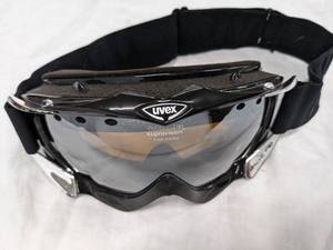 lot 330 image: Armada AR7 166cm Downhill Flat Skis with Uvex Apache Pro Goggles