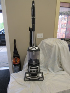 lot 5 image: Shark Navigator liftaway vacuum cleaner
