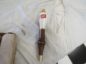 lot 11 image: Schlitz tap handle