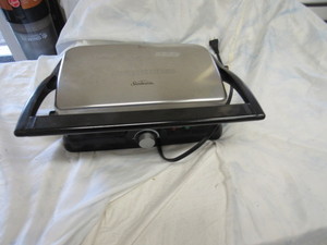 lot 13 image: Sunbeam grill