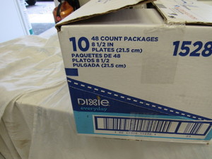 lot 39 image: Dixie paper plates CASE