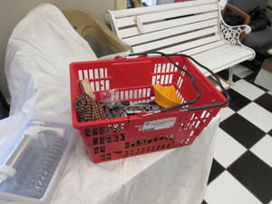 lot 40 image: misc housewares