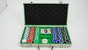 lot 5 image: Poker Chips In Metal Case