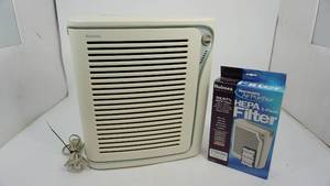 lot 29 image: Holmes Harmony Air Purifier W HAPF600  HEPA 1-Pack Filter