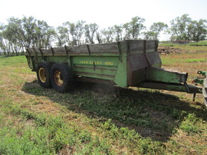 lot 15 image: John Deer 680 Manure Spreader