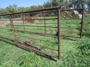 lot 24 image: (2) 24 Free Standing Panels