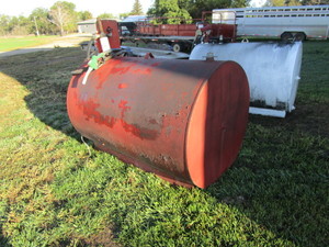 lot 40 image: 500 Gallon Fuel Tank wElectric Pump