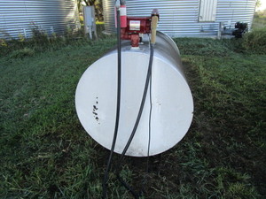 lot 41 image: 500 Gallon Fuel Tank wElectric Pump