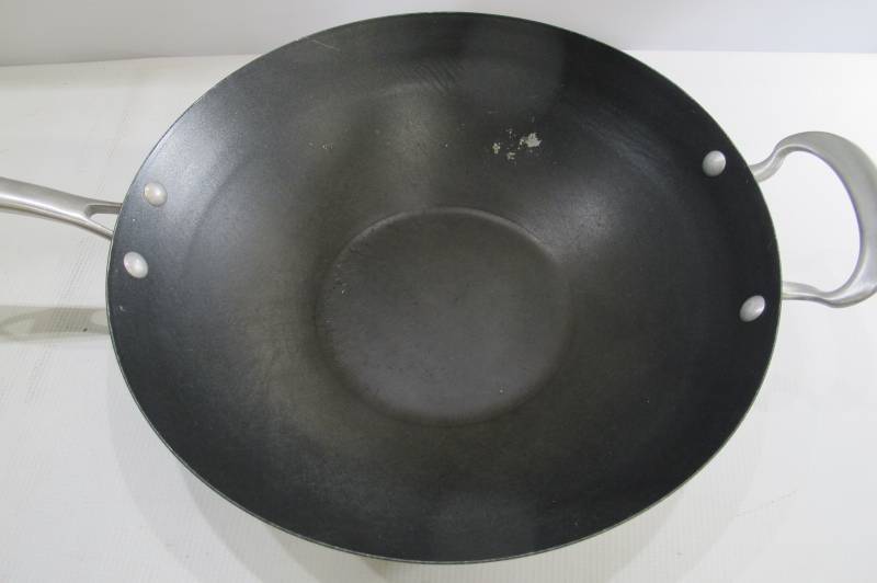 lot 741 image: Nordic Ware Large Black 14 Inch Asian Cooking Wok Pan
