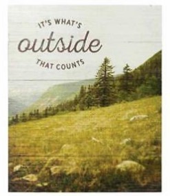 lot 748 image: Hallmark Wall Sign Bundle 6 - Shine & Its Whats Outside That Counts