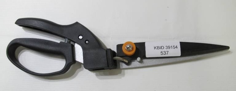 lot 687 image: Fiskars 5 in. Steel Rotating Blades Loop-Handled Grass Shears