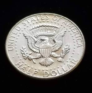 lot 10 image: 1964 KENNEDY HALF DOLLAR BU