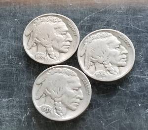 lot 16 image: 3 BUFFALO NICKELS 1935-S 1936 1937