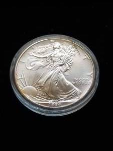 lot 19 image: 1994 AMERICAN SILVER EAGLE 1 TROY OZ .999 FINE SILVER IN AIRTITE