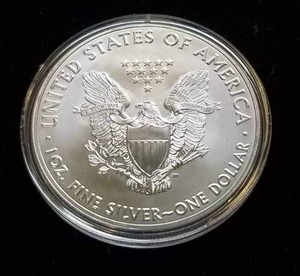 lot 37 image: 2017 AMERICAN SILVER EAGLE 1 TROY OZ .999 FINE SILVER IN AIRTITE