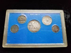 lot 10-A image: US WWII COIN SET IN PLASTIC HALF QUARTER DIME NICKEL CENT