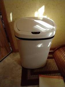 lot 13 image: Automatic Kitchen Garbage