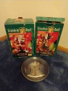 lot 20 image: Two Santa of the World Figurines & Santa Plate