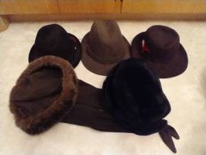 lot 24 image: Lot of 5 Hats