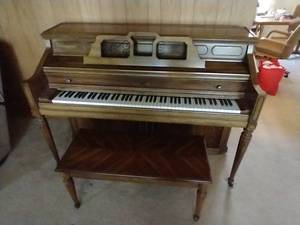 lot 33 image: Gorgeous Upright Kimball Piano