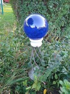 lot 39 image: Gazing Ball & Stand