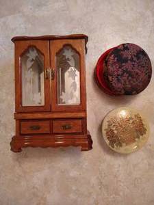 lot 44 image: Jewelry Box & Painted China Box