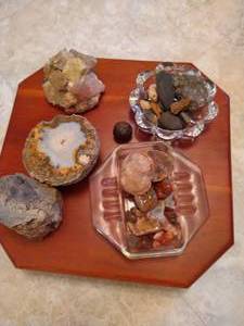 lot 45 image: Wooden Turntable w Collection of Rocks
