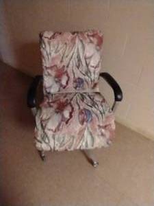 lot 58 image: Heavy Duty Old School Office Chair