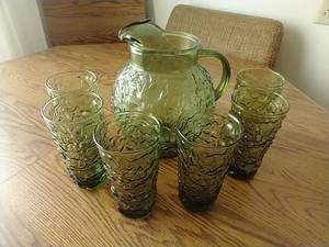 lot 71 image: Vintage Glass Pitcher & 6 Glasses