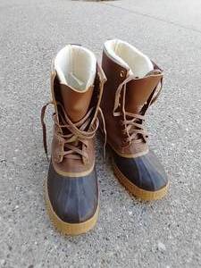 lot 106 image: Mens Size 9 Sorel Boots